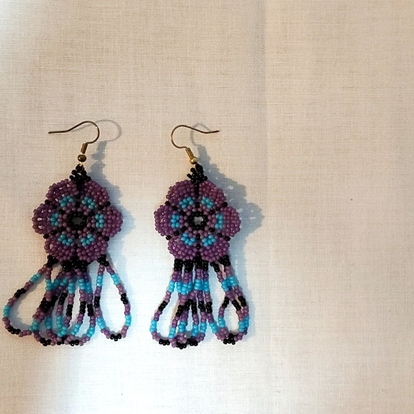 Handmade beaded huoichol flower earrings - Picture 2 of 4